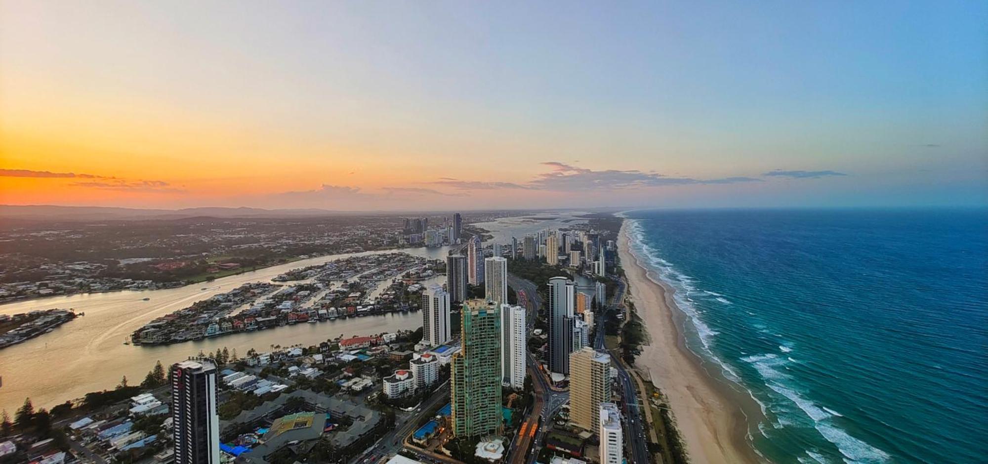 Surfers Paradise New Beachfront Apartments Гоулд Коуст Екстериор снимка