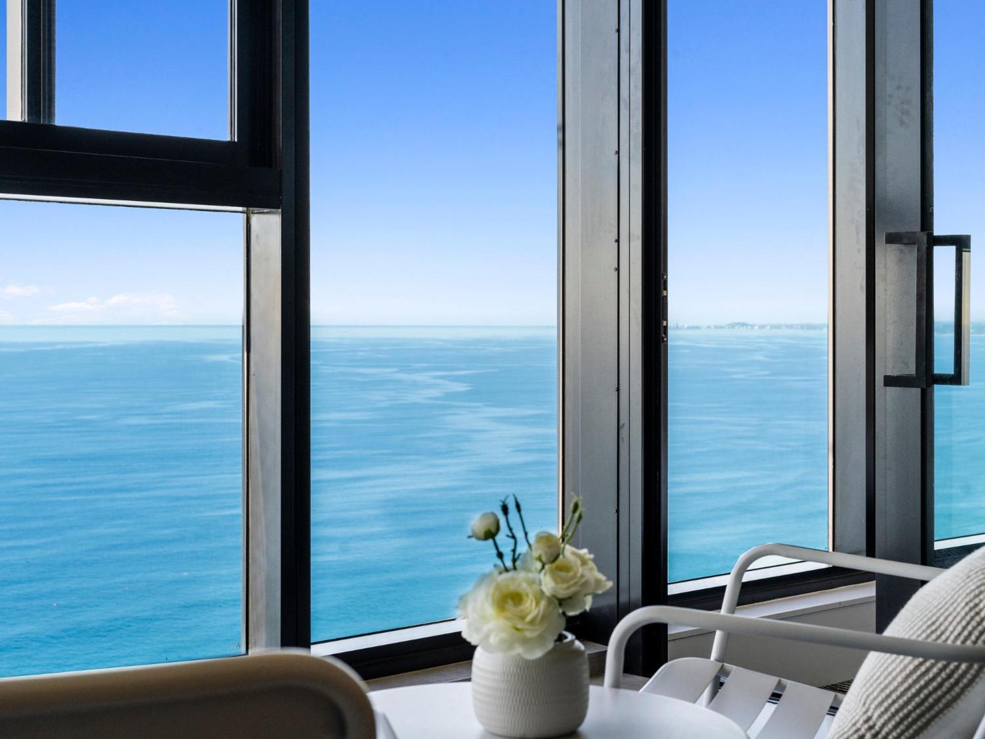 Surfers Paradise New Beachfront Apartments Гоулд Коуст Стая снимка