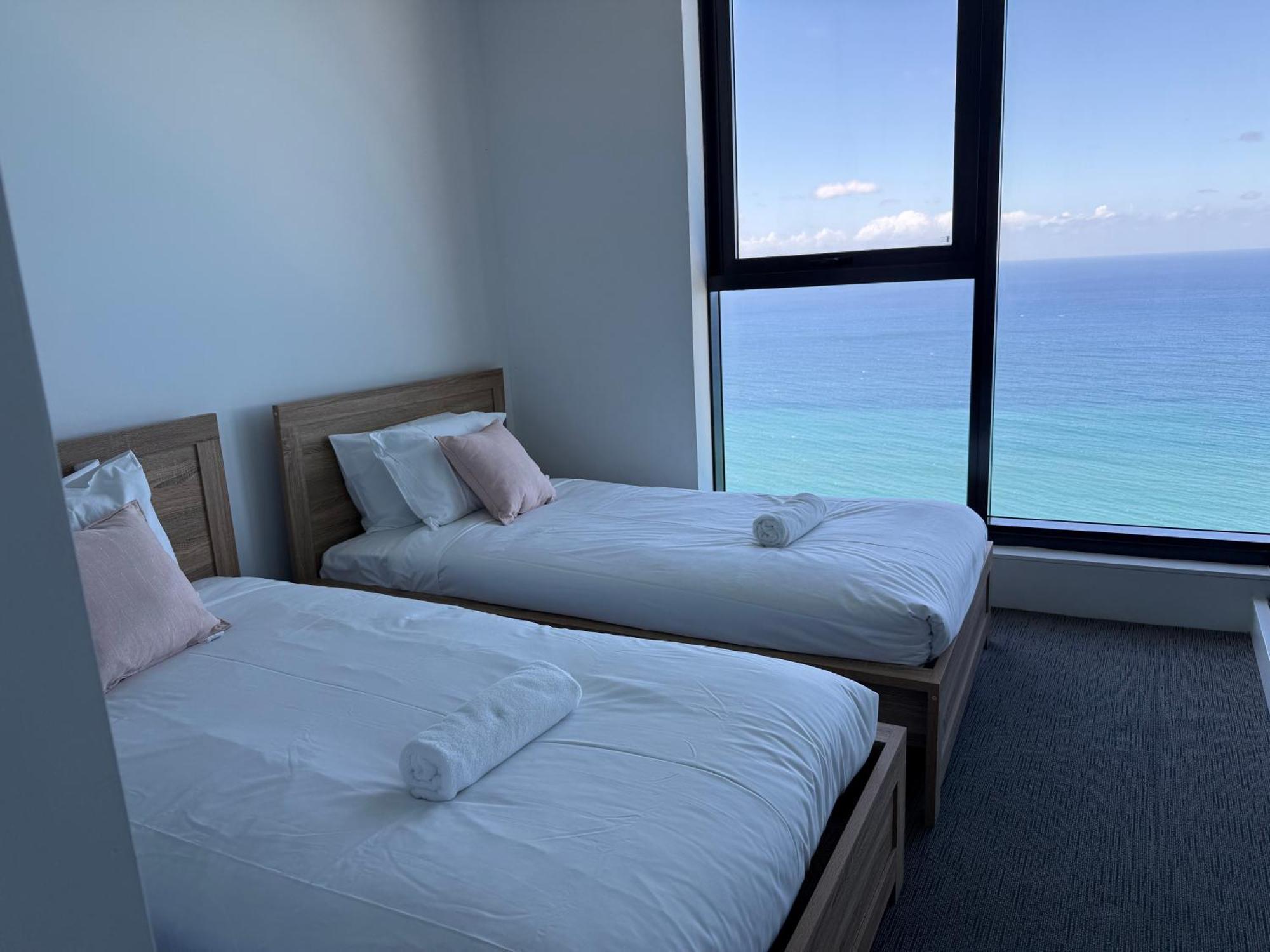 Surfers Paradise New Beachfront Apartments Гоулд Коуст Екстериор снимка